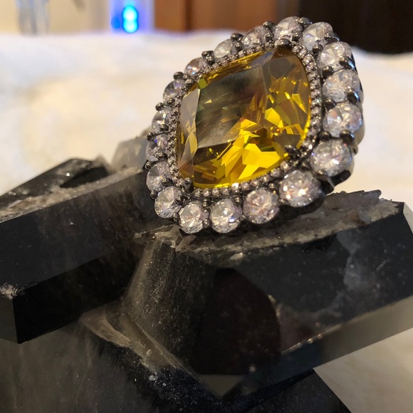 Swarovski Large Crystal Ring - Picture 4 of 4